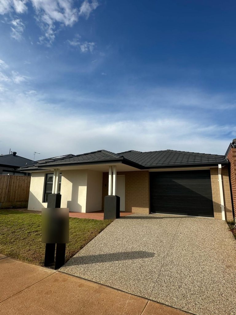 Melton South SDA Home, photo 1